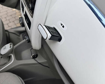 Белый Рено Зое, объемом двигателя 0 л и пробегом 80 тыс. км за 7400 $, фото 8 на Automoto.ua