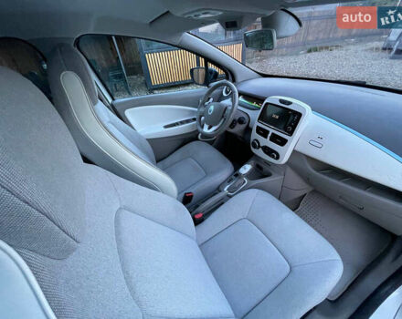 Белый Рено Зое, объемом двигателя 0 л и пробегом 70 тыс. км за 7500 $, фото 9 на Automoto.ua