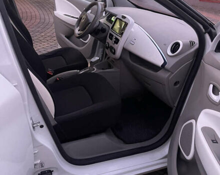 Белый Рено Зое, объемом двигателя 0 л и пробегом 155 тыс. км за 6800 $, фото 14 на Automoto.ua