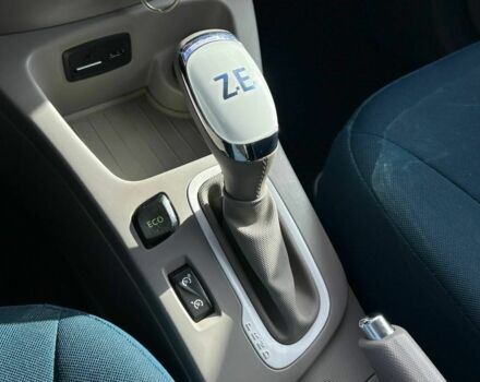 Білий Рено Зое, об'ємом двигуна 0 л та пробігом 201 тис. км за 6400 $, фото 15 на Automoto.ua