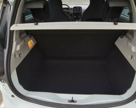 Белый Рено Зое, объемом двигателя 0 л и пробегом 138 тыс. км за 6700 $, фото 19 на Automoto.ua