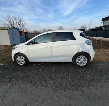 Белый Рено Зое, объемом двигателя 0 л и пробегом 75 тыс. км за 6400 $, фото 2 на Automoto.ua