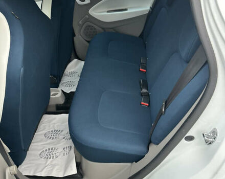 Білий Рено Зое, об'ємом двигуна 0 л та пробігом 72 тис. км за 5999 $, фото 15 на Automoto.ua