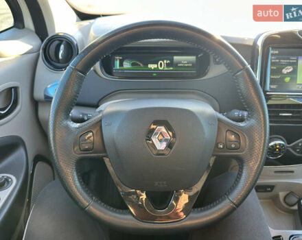 Белый Рено Зое, объемом двигателя 0 л и пробегом 88 тыс. км за 5700 $, фото 19 на Automoto.ua