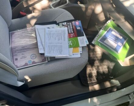 Белый Рено Зое, объемом двигателя 0 л и пробегом 150 тыс. км за 5550 $, фото 12 на Automoto.ua