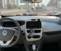 Белый Рено Зое, объемом двигателя 0 л и пробегом 192 тыс. км за 5900 $, фото 25 на Automoto.ua