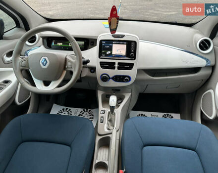 Белый Рено Зое, объемом двигателя 0 л и пробегом 106 тыс. км за 6550 $, фото 19 на Automoto.ua