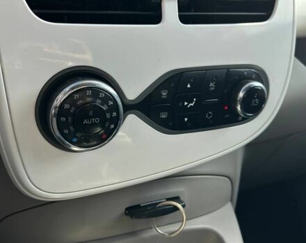 Білий Рено Зое, об'ємом двигуна 0 л та пробігом 201 тис. км за 6400 $, фото 11 на Automoto.ua