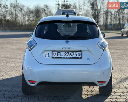 Белый Рено Зое, объемом двигателя 0 л и пробегом 88 тыс. км за 5700 $, фото 6 на Automoto.ua