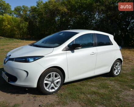 Белый Рено Зое, объемом двигателя 0 л и пробегом 118 тыс. км за 6600 $, фото 11 на Automoto.ua