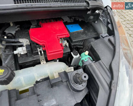Білий Рено Зое, об'ємом двигуна 0 л та пробігом 129 тис. км за 6699 $, фото 65 на Automoto.ua