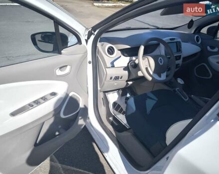 Белый Рено Зое, объемом двигателя 0 л и пробегом 88 тыс. км за 5899 $, фото 5 на Automoto.ua