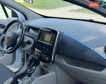 Белый Рено Зое, объемом двигателя 0 л и пробегом 155 тыс. км за 6300 $, фото 35 на Automoto.ua