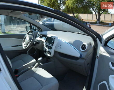 Белый Рено Зое, объемом двигателя 0 л и пробегом 118 тыс. км за 6600 $, фото 7 на Automoto.ua