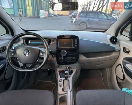 Белый Рено Зое, объемом двигателя 0 л и пробегом 120 тыс. км за 5999 $, фото 28 на Automoto.ua