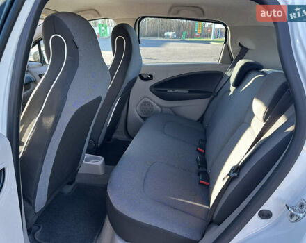 Белый Рено Зое, объемом двигателя 0 л и пробегом 88 тыс. км за 5700 $, фото 13 на Automoto.ua