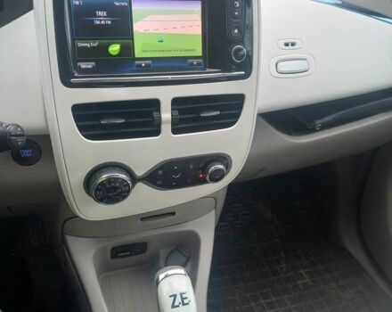 Белый Рено Зое, объемом двигателя 0 л и пробегом 150 тыс. км за 5550 $, фото 9 на Automoto.ua