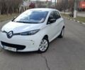 Белый Рено Зое, объемом двигателя 0 л и пробегом 100 тыс. км за 7500 $, фото 1 на Automoto.ua