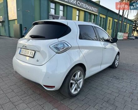 Белый Рено Зое, объемом двигателя 0 л и пробегом 120 тыс. км за 5999 $, фото 14 на Automoto.ua