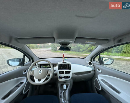 Белый Рено Зое, объемом двигателя 0 л и пробегом 106 тыс. км за 6550 $, фото 35 на Automoto.ua
