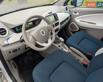 Белый Рено Зое, объемом двигателя 0 л и пробегом 154 тыс. км за 5700 $, фото 19 на Automoto.ua