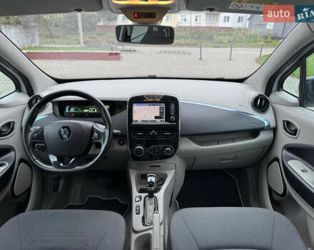 Белый Рено Зое, объемом двигателя 0 л и пробегом 158 тыс. км за 5999 $, фото 36 на Automoto.ua