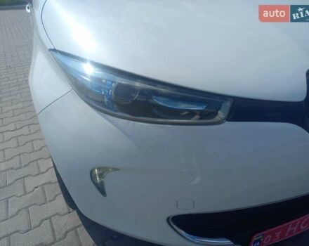 Белый Рено Зое, объемом двигателя 0 л и пробегом 150 тыс. км за 5800 $, фото 1 на Automoto.ua