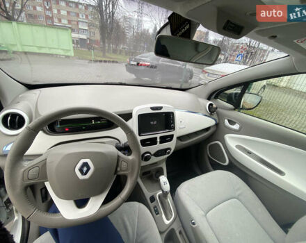 Белый Рено Зое, объемом двигателя 0 л и пробегом 211 тыс. км за 5800 $, фото 9 на Automoto.ua