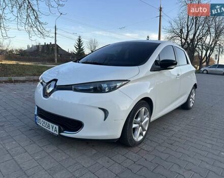 Белый Рено Зое, объемом двигателя 0 л и пробегом 120 тыс. км за 5999 $, фото 1 на Automoto.ua