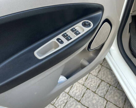 Рено Зое 2013 у Івано-Франківську на Automoto.ua Білий Рено Зое, об'ємом двигуна 0 л та пробігом 175 тис. км за 5900 $, фото 9 на Automoto.ua