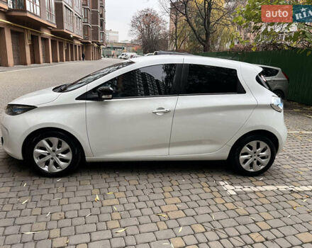 Белый Рено Зое, объемом двигателя 0 л и пробегом 80 тыс. км за 7400 $, фото 3 на Automoto.ua