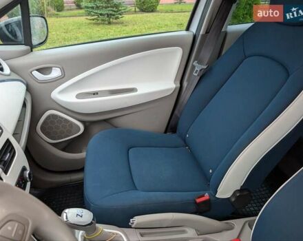 Белый Рено Зое, объемом двигателя 0 л и пробегом 154 тыс. км за 5700 $, фото 21 на Automoto.ua