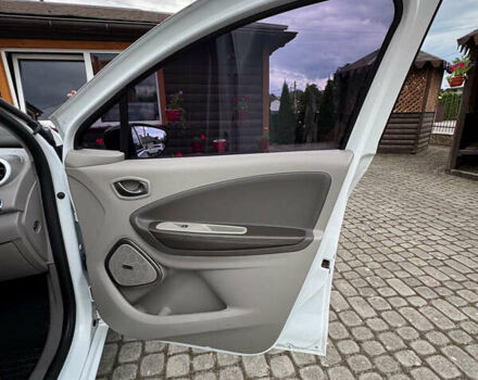 Білий Рено Зое, об'ємом двигуна 0 л та пробігом 129 тис. км за 6699 $, фото 55 на Automoto.ua
