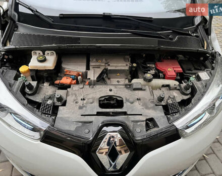 Белый Рено Зое, объемом двигателя 0 л и пробегом 80 тыс. км за 7400 $, фото 7 на Automoto.ua