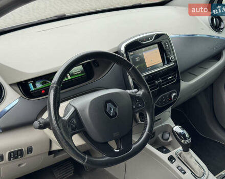 Белый Рено Зое, объемом двигателя 0 л и пробегом 158 тыс. км за 5999 $, фото 20 на Automoto.ua