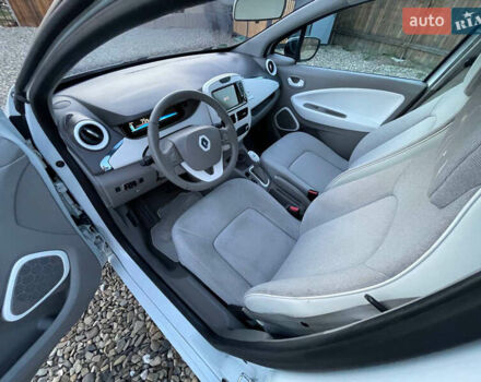 Белый Рено Зое, объемом двигателя 0 л и пробегом 70 тыс. км за 7500 $, фото 4 на Automoto.ua