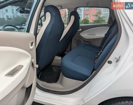 Белый Рено Зое, объемом двигателя 0 л и пробегом 154 тыс. км за 5700 $, фото 23 на Automoto.ua