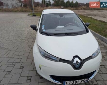 Белый Рено Зое, объемом двигателя 0 л и пробегом 154 тыс. км за 5700 $, фото 13 на Automoto.ua