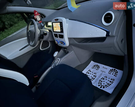 Белый Рено Зое, объемом двигателя 0 л и пробегом 104 тыс. км за 6820 $, фото 32 на Automoto.ua