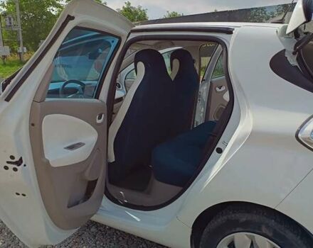 Белый Рено Зое, объемом двигателя 0 л и пробегом 53 тыс. км за 6000 $, фото 20 на Automoto.ua