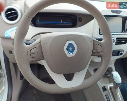 Белый Рено Зое, объемом двигателя 0 л и пробегом 53 тыс. км за 6000 $, фото 25 на Automoto.ua