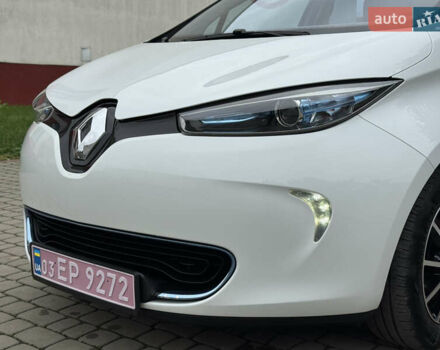 Белый Рено Зое, объемом двигателя 0 л и пробегом 158 тыс. км за 5999 $, фото 14 на Automoto.ua