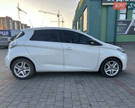 Белый Рено Зое, объемом двигателя 0 л и пробегом 120 тыс. км за 5999 $, фото 13 на Automoto.ua