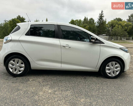 Белый Рено Зое, объемом двигателя 0 л и пробегом 104 тыс. км за 6570 $, фото 24 на Automoto.ua