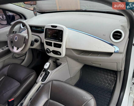 Білий Рено Зое, об'ємом двигуна 0 л та пробігом 129 тис. км за 6699 $, фото 60 на Automoto.ua