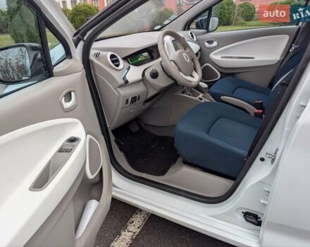 Белый Рено Зое, объемом двигателя 0 л и пробегом 154 тыс. км за 5700 $, фото 18 на Automoto.ua