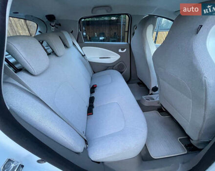 Белый Рено Зое, объемом двигателя 0 л и пробегом 70 тыс. км за 7500 $, фото 8 на Automoto.ua