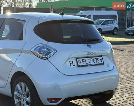 Белый Рено Зое, объемом двигателя 0 л и пробегом 88 тыс. км за 5700 $, фото 7 на Automoto.ua