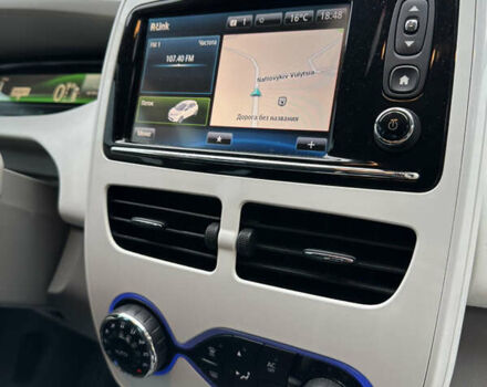 Белый Рено Зое, объемом двигателя 0 л и пробегом 106 тыс. км за 6550 $, фото 16 на Automoto.ua