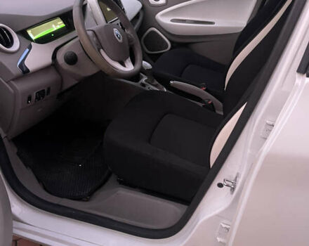 Белый Рено Зое, объемом двигателя 0 л и пробегом 155 тыс. км за 6800 $, фото 9 на Automoto.ua